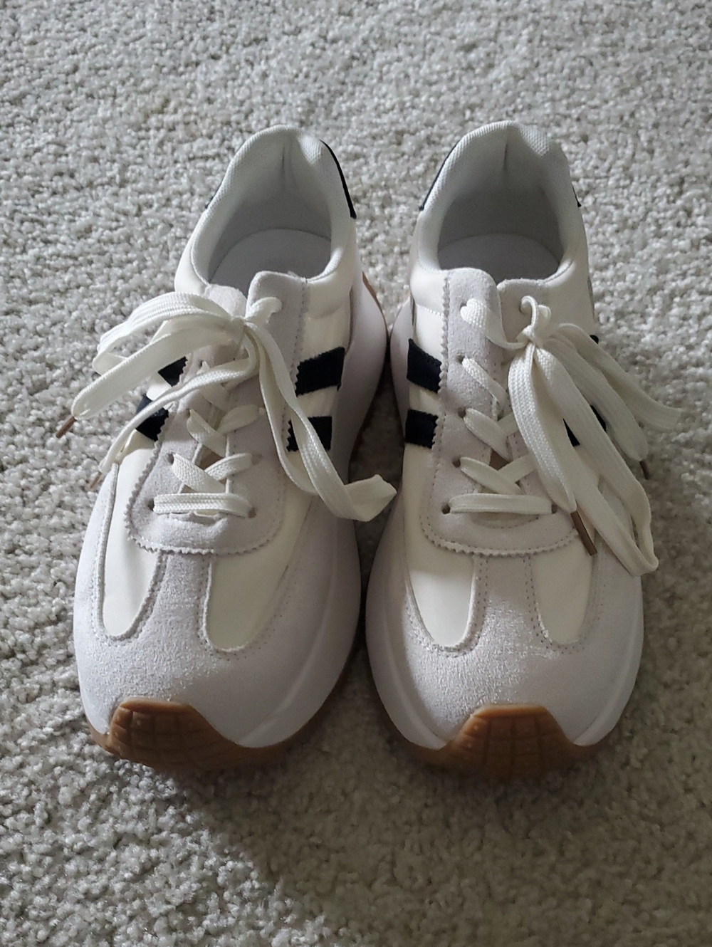 FME From SHEIN. White Platform Sneakers with Black Stripes and Gum Outsole